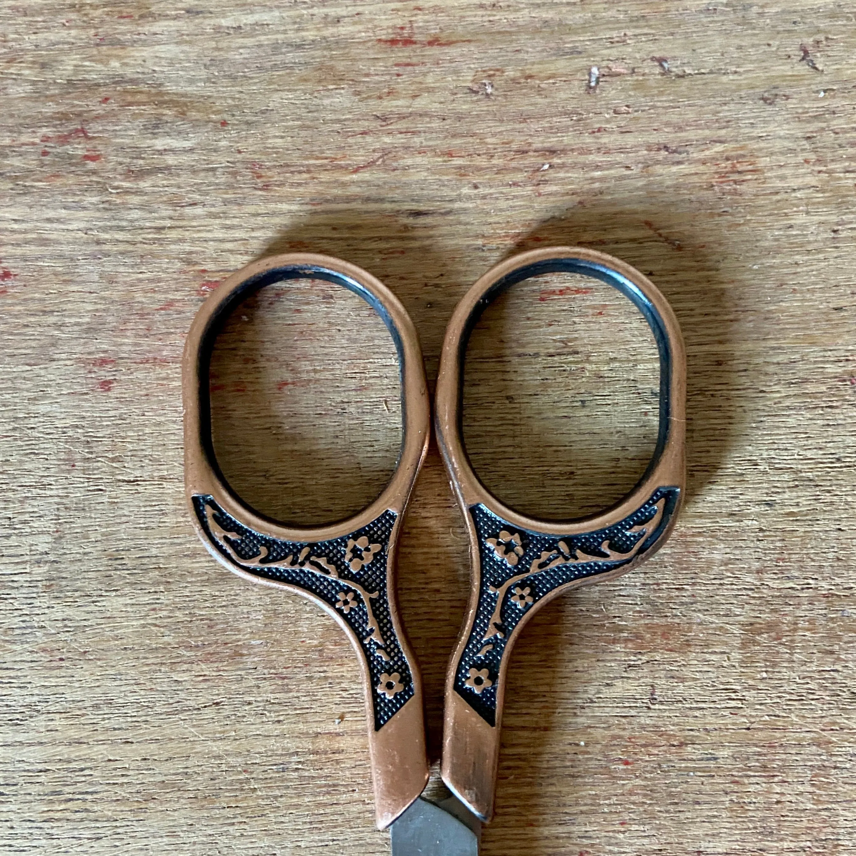 5" Floral Embossed Embroidery Scissors Red Copper