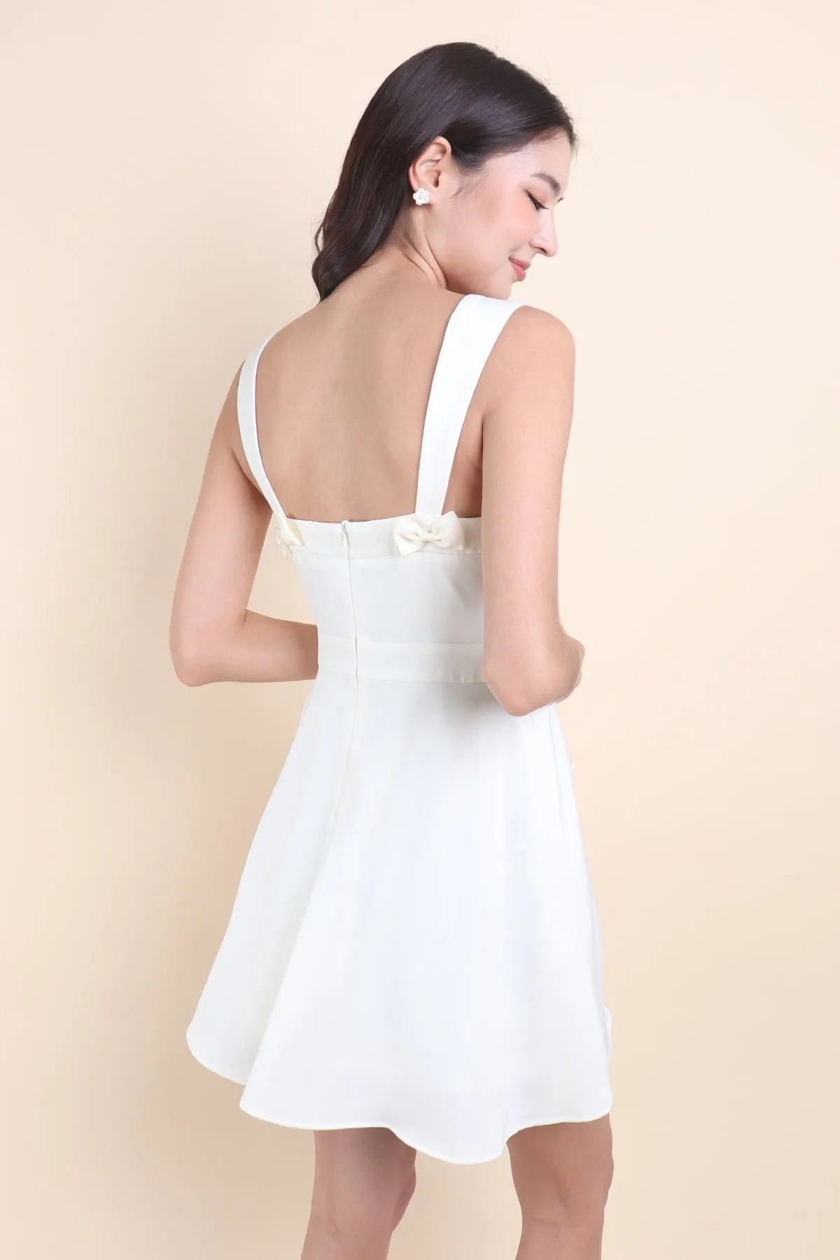 CESI BOW DETAIL MINI DRESS IN CREAM WHITE